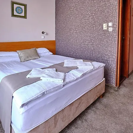 Lugas 4*