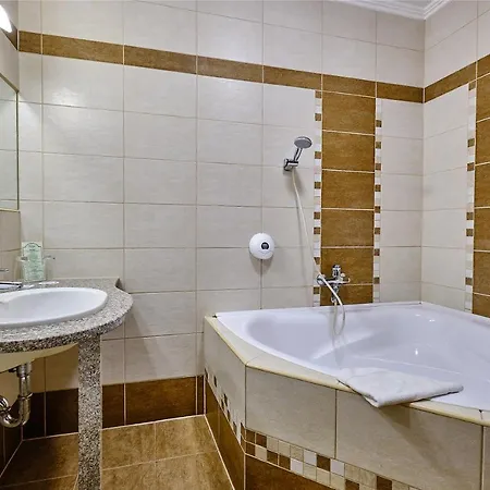 Lugas Hotel 4*