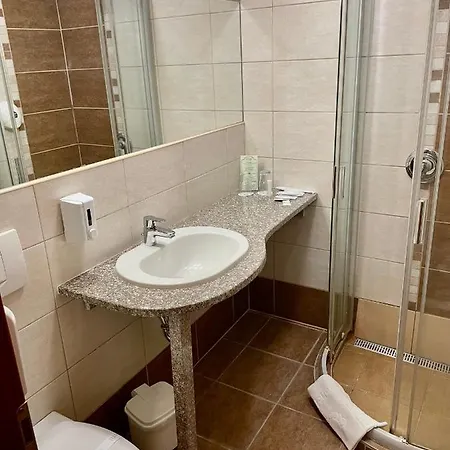 Lugas 4* Mestecǎneşti
