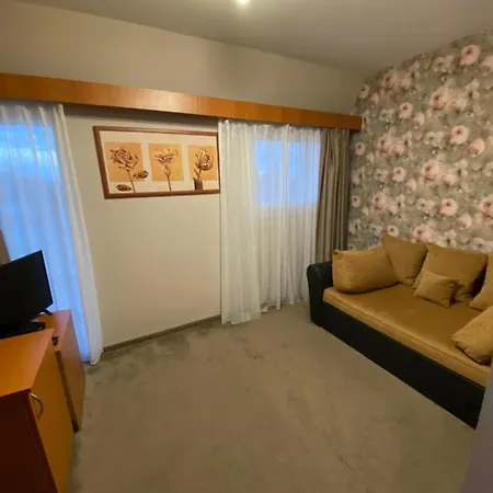 Hotel Lugas Mestecǎneşti