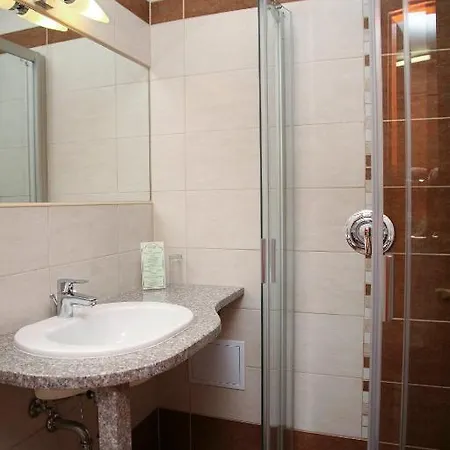 Lugas 4* Mestecǎneşti