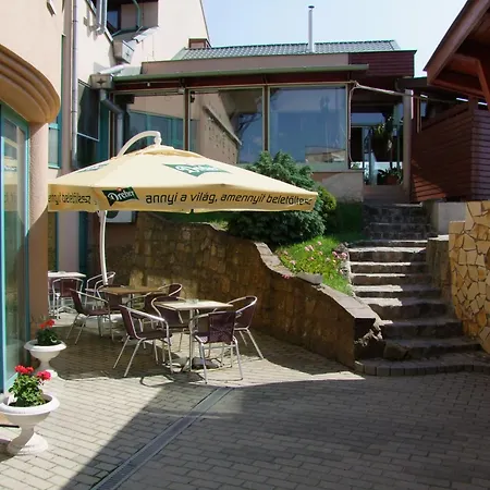 Hotel Lugas 4*