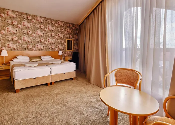 Hotel Lugas 4*