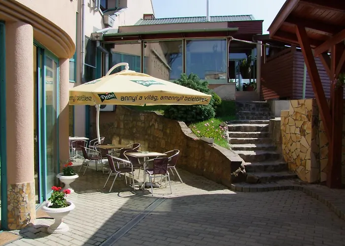 Hotel Lugas 4*